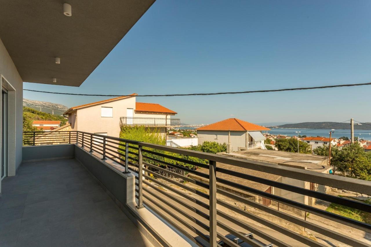 Family Friendly Apartments With A Swimming Pool Kastel Kambelovac, Kastela - 18117 Экстерьер фото